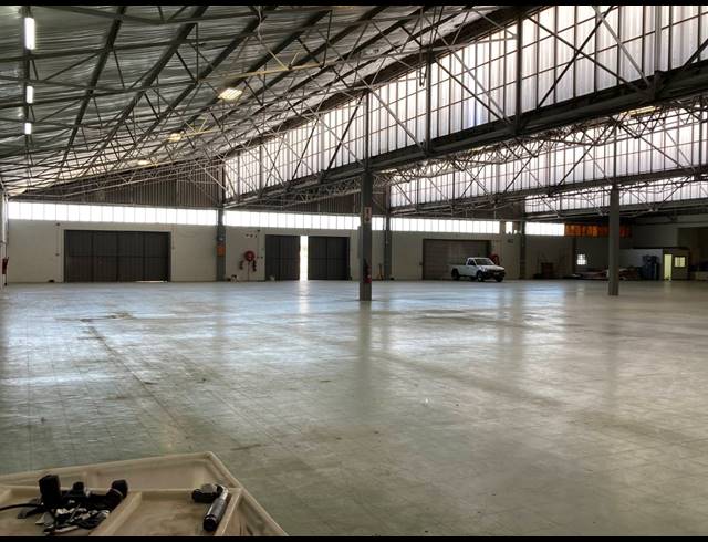2,056.30M² FACTORY RENTED IN LANSDOWNE